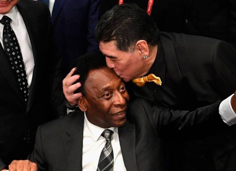 A pesar de que se llevaban varios años, Diego Maradona y Edson Arantes do Nascimento, tenían muchas cosas en común y no en vano, su relación estuvo marcada durante mucho tiempo, por amores y odios. Foto Getty