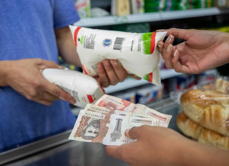 Este 2023 el gran desafío del sector lechero será impactar lo menos posible el costo del producto para los colombianos, con el fin de conquistar, de nuevo, su decisión de compra. Foto: Camilo Suárez 