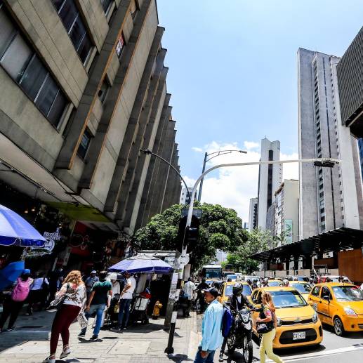 Un caso se presentó en el cruce de la avenida oriental con la calle La Playa, centro de Medellín. FOTO: Jaime Pérez.