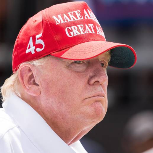 Donald Trump deberá responder por comprar, posiblemente, el silencio de la actriz porno Stormy Daniels. FOTO EFE 