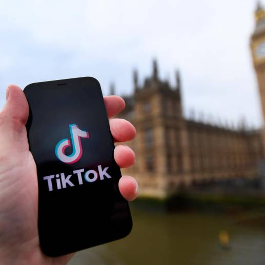 Algunos expertos señalan que los chinos podrían tener acceso a la información personal de los usuario de TikTok. FOTO EFE 