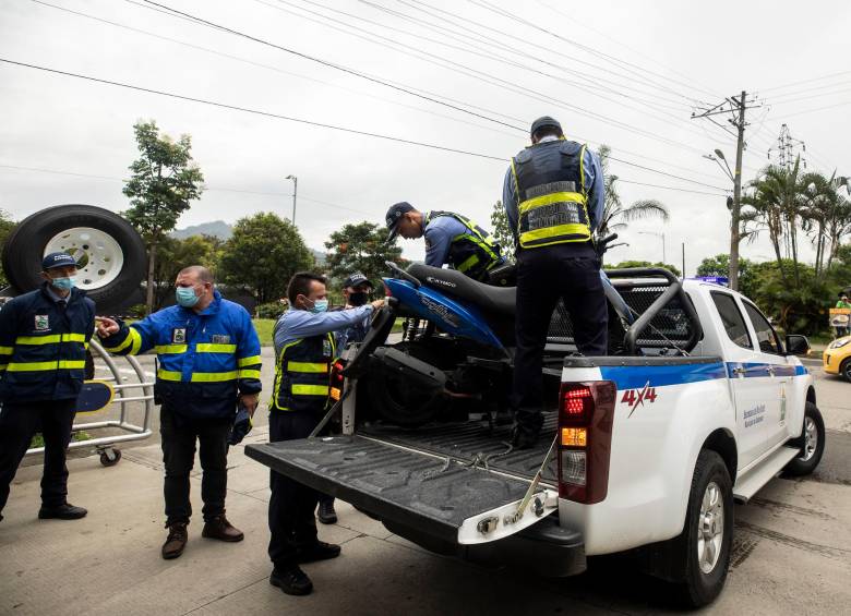 El gobierno del presidente Gustavo Petro anunció la reducción del 50% en el precio del Soat para 14 tipos de vehículos. FOTO Camilo Suárez