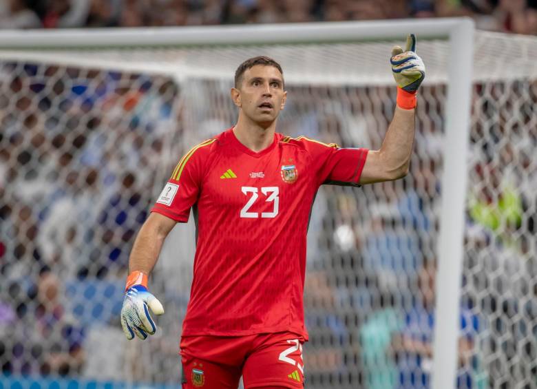 En el Mundial, Dibu recibió el Guante de Oro al ser el portero menos vulnerado (8 goles en 7 partidos. FOTO JUAN ANTONIO SÁNCHEZ