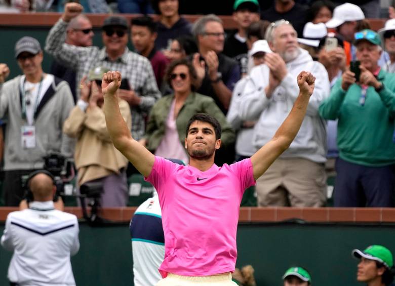 Carlos Alcaraz ha conseguido dos títulos en lo que va de la temporada 2023. El primero fue el Abierto de Buenos Aires y el segundo de Indian Wells. FOTO: EFE