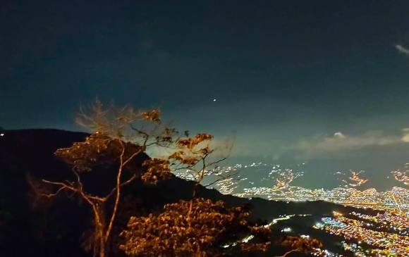 Cada dos décadas los dos planetas parece que se acercan cuando observamos la esfera celeste desde la Tierra. FOTO CORTESÍA