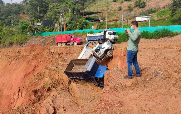 Derrumbe tiene taponado el río Medellín