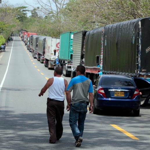 El paro dejó frenados los camiones de carga para abastecer a doce localidades antioqueñas y parte de la Costa Atlántica. FOTO MANUEL SALDARRIAGA
