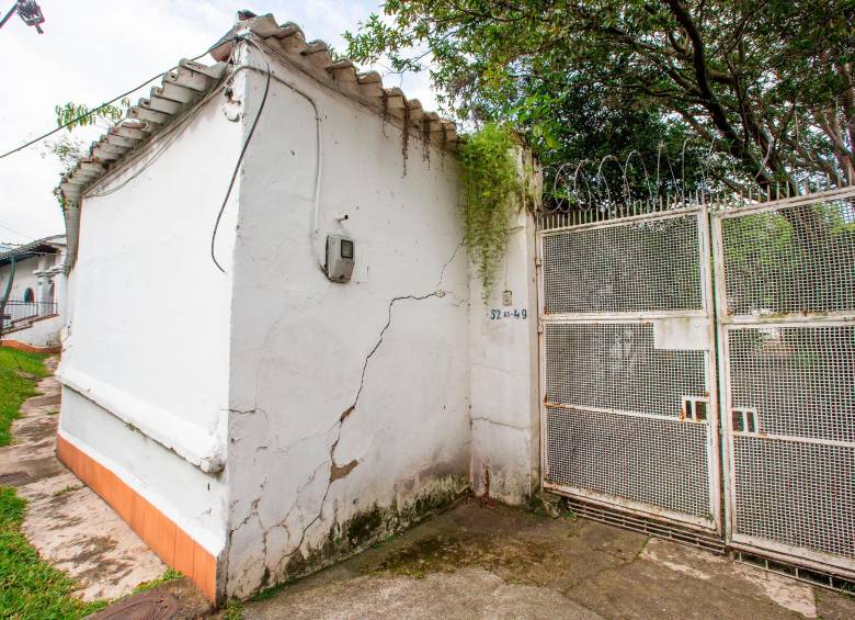 Algunas grietas son tan profundas que dejan ver el interior. FOTO Esneyder Gutiérrez.