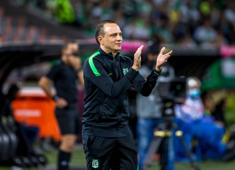 En la imagen aparece el técnico Alejandro Restrepo durante su época como entrenador de Nacional. FOTO Juan Antonio Sánchez