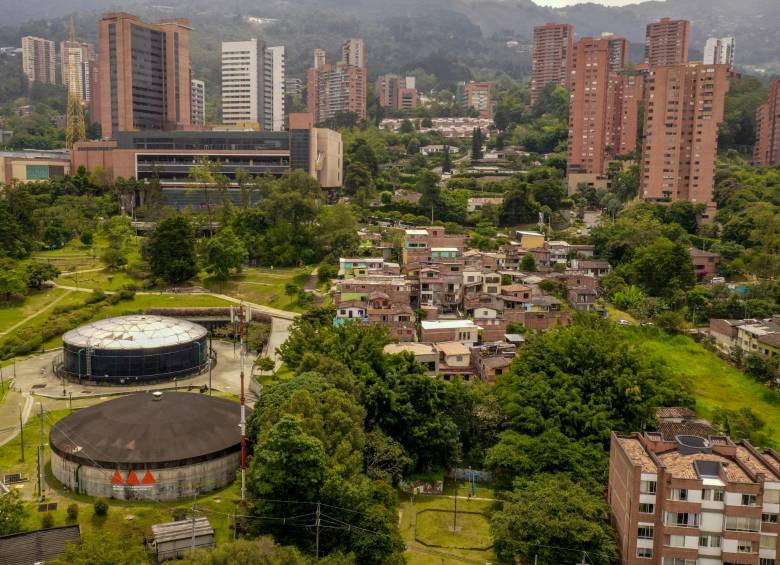El horizonte se pobló de edificios. Ahora, los habitantes de El Garabato tienen una vista plagada de torres residenciales estrato 6. FOTOS esneyder gutiérrez