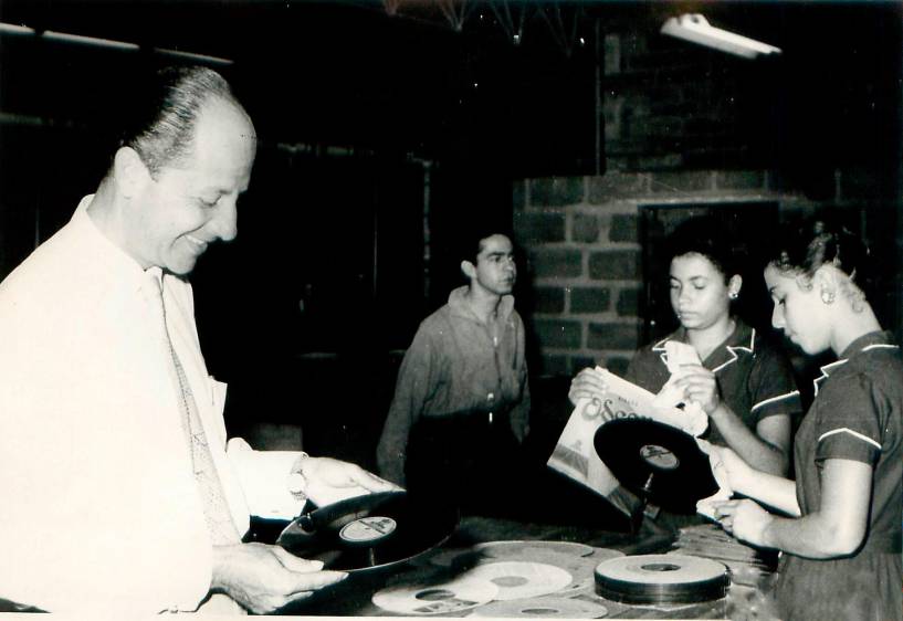 En Codiscos empezaron vendiendo discos, luego los grabaron 