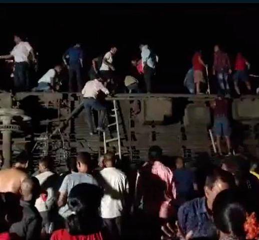 La cifra de muertos podría aumentar en las próximas horas porque hay muchos heridos con lesiones de consideración en la cabeza. FOTO: CAPTURA DE VIDEO