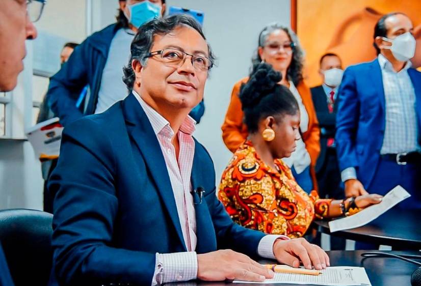 Gustavo Petro denuncia plan para asesinarlo y cancela su agenda