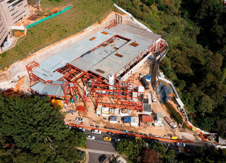 Así luce el sitio en donde se construye la nueva sede de PriceSmart, en El Poblado. FOTO: MANUEL SALDARRIAGA