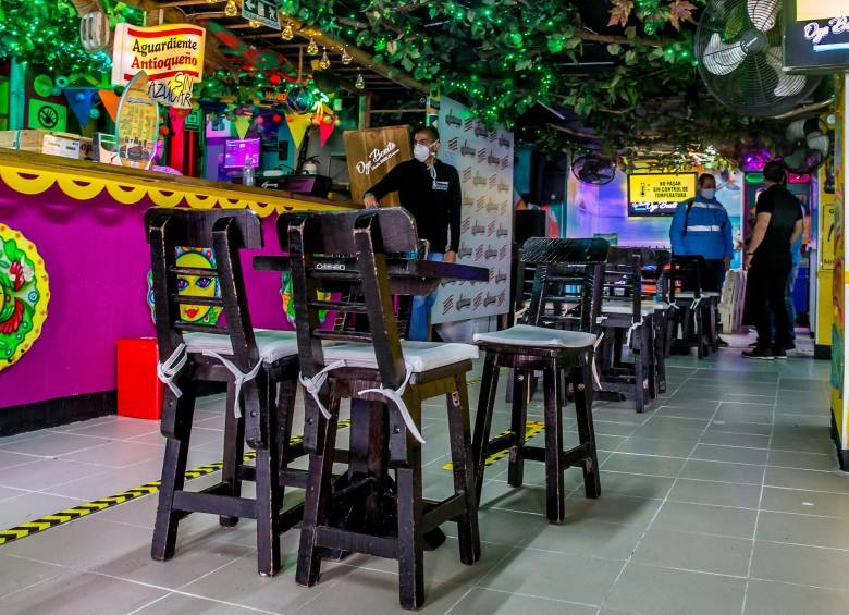 Según Fenalco, en el Valle de Aburrá pueden existir hasta 40.000 establecimientos dedicados al expendio de comidas y bebidas alcohólicas que se verían afectados. FOTO Juan Antonio Sánchez
