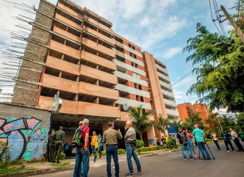 El Edificio Alabama presenta fallas estructurales que ponen en riesgo a sus habitantes, según las autoridades. FOTO: Camilo Suárez.