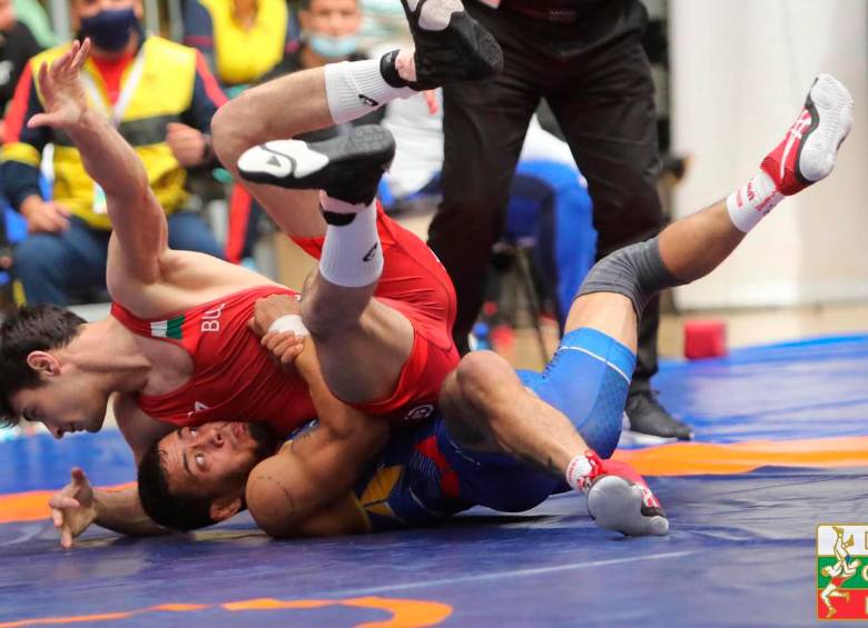 El antioqueño Dicther Hans Toro Castañeda en acción en el torneo de Dan-Kolov, realizado en Plodvid - Bulgaria y en el que ganó medalla de plata. FOTO CORTESÍA 