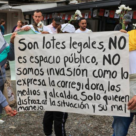Plantón en el corregimiento de Santa Elena en contra de las demoliciones, el pasado 21 de mayo. FOTO: MANUEL SALDARRIAGA QUINTERO