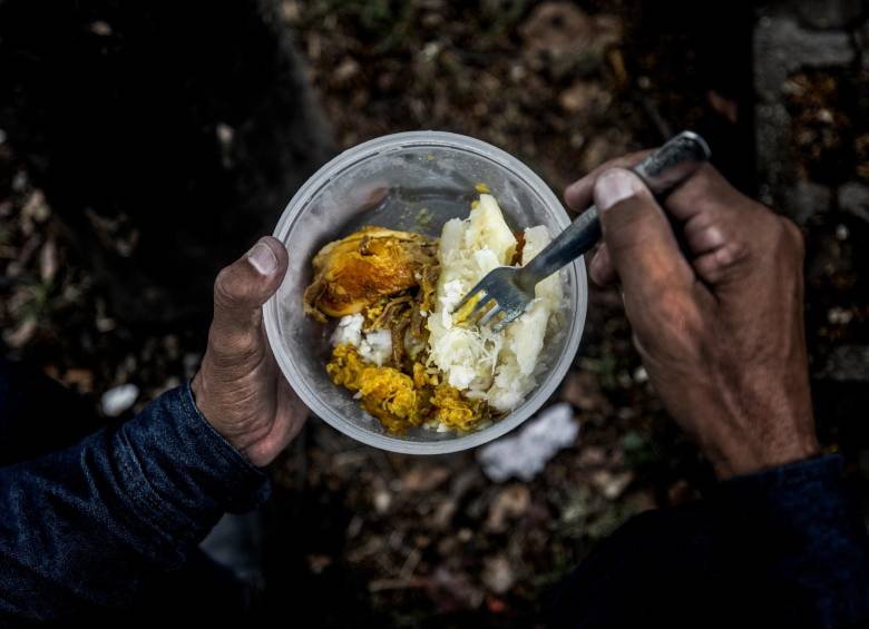 Muchos trabajadores prefieren los platos caseros por economía y sabor. Foto: Camilo Suárez Echeverry