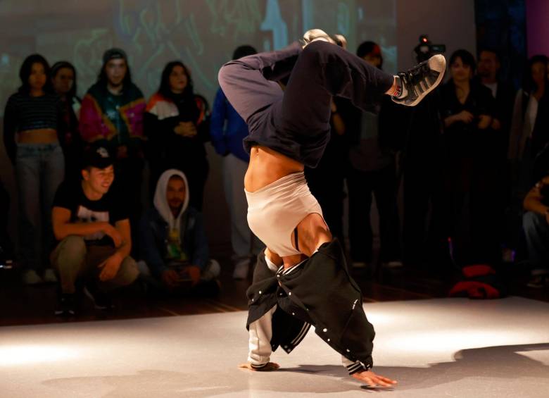 Una bailarina durante la presentación de la muestra “Nación Hip Hop: Colombia al ritmo de una cultura”, el pasado 18 de enero. Foto: EFE.