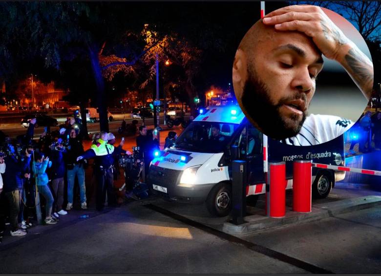 Dani Alves sale de los calabozos de la Ciudad de la Justicia hacia la cárcel Brians 1 este sábado. FOTOS EFE