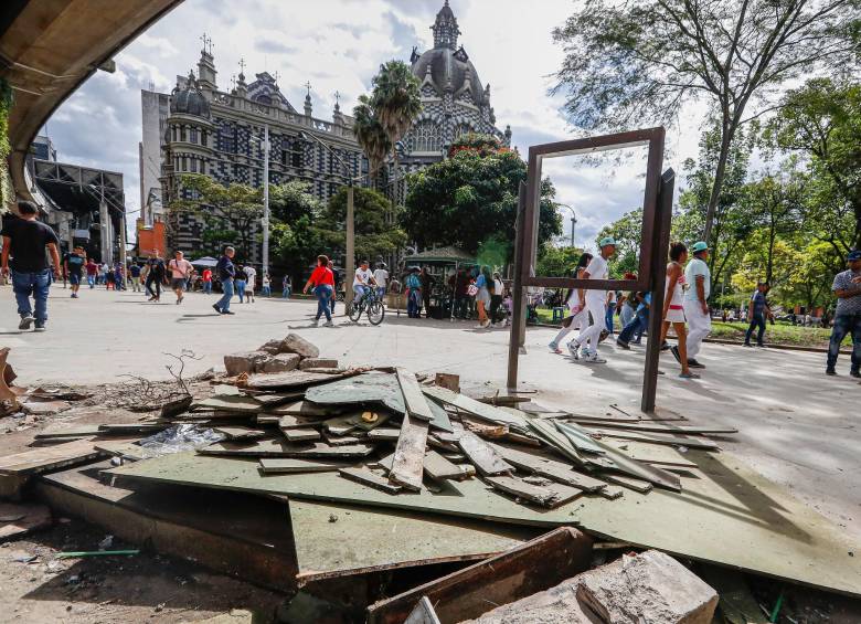En octubre de 2021, la Alcaldía instaló un sistema promocionado como de “vallas antirrobo”, que terminó siendo hurtado por delincuentes de la zona. FOTO: MANUEL SALDARRIAGA QUINTERO