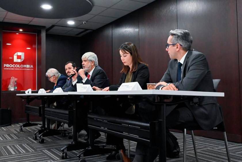 La elaboración de la política involucró a los sectores empresariales, gremiales, académicos, políticos, sociales y trabajadores, con la realización de 14 encuentros por la reindustrialización en varias regiones del país. Foto: Cortesía