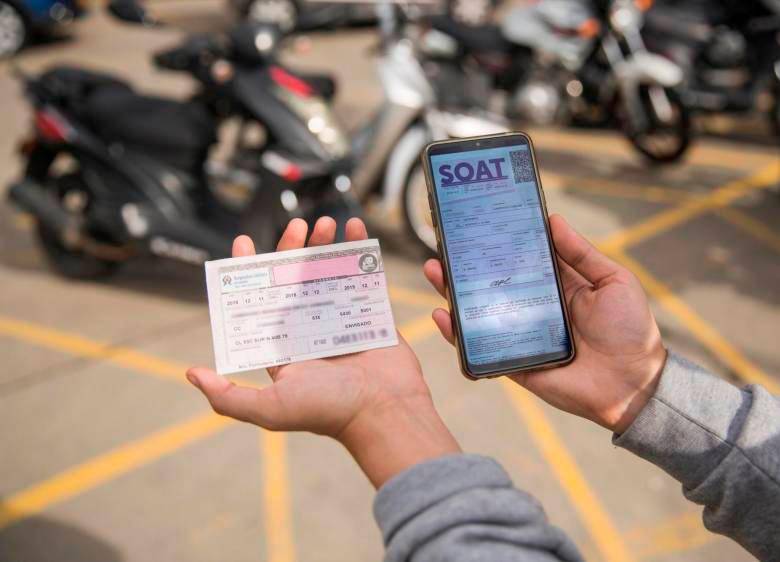 Según Fasecolda, por cada $100 que paga un ciudadano por su Soat, $46 se destinan a contribuciones y transferencias, y quedan $54 para que las aseguradoras cubran siniestros y gastos de operación del ramo. Foto: Carlos Velásquez
