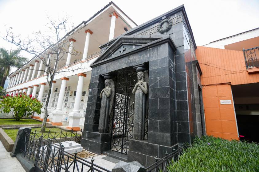 Famosos que están en los cementerios de Medellín