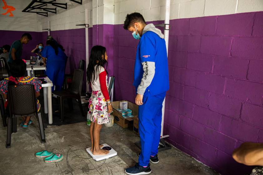 Con los controles de salud se quiere tener un panorama completo de la salud de cada uno para poder brindarles cuidados y evitar brotes de enfermedades. Foto: Carlos Velásquez 