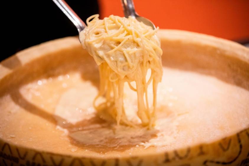 El Grana Padano es un queso italiano proveniente de la llanura Padana, madurado hasta 24 meses. Foto: Camilo Suárez.
