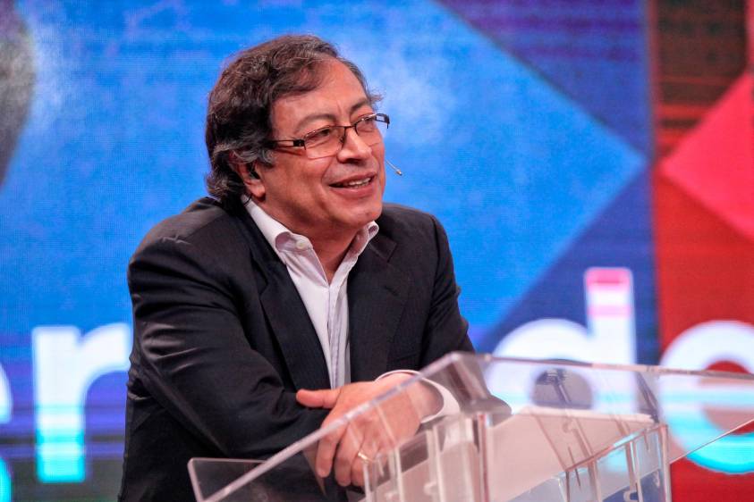 El precandidato presidencial salió favorecido en el fallo que le imponía una sanción por haber reducido la tarifa del Transmilenio cuando fue alcalde de la capital del país. FOTO Colprensa