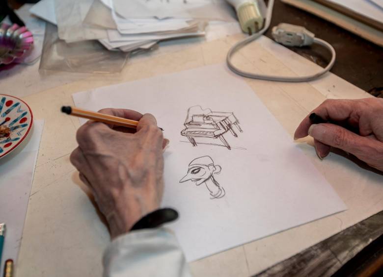 Elkin Obregón nació en Medellín en 1940 y murió en la misma ciudad en 2021. Su trabajo artístico incluyó la columna, el dibujo, la caricatura y la traducción. Foto: EL COLOMBIANO