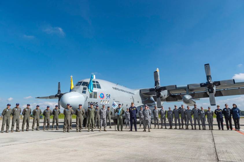 Despedida de los 36 tripulantes de las Fuerzas Militares de Colombia. FOTO Ministerio de Defensa