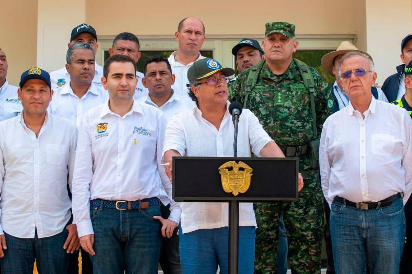 Colombia Suspends ELN Rebel Arrest Warrants