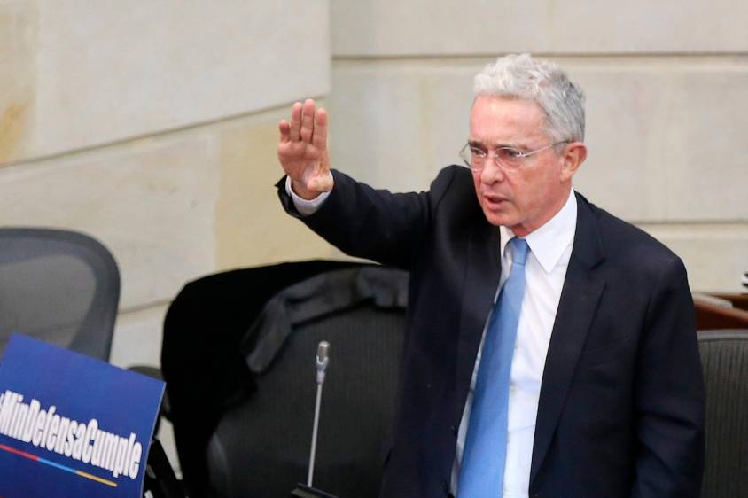 Uribe pierde 5 alfiles en el Congreso y no tiene con quién reemplazarlos