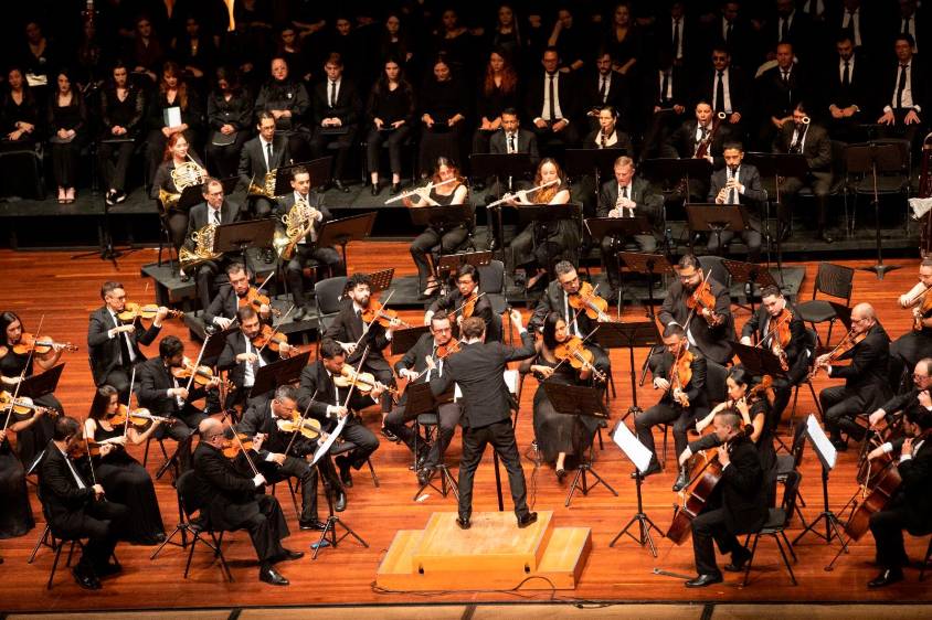 La Filarmónica interpretó obras de Mozart y Beethoven en su cumpleaños número 40. FOTO: Esneyder Gutiérrez