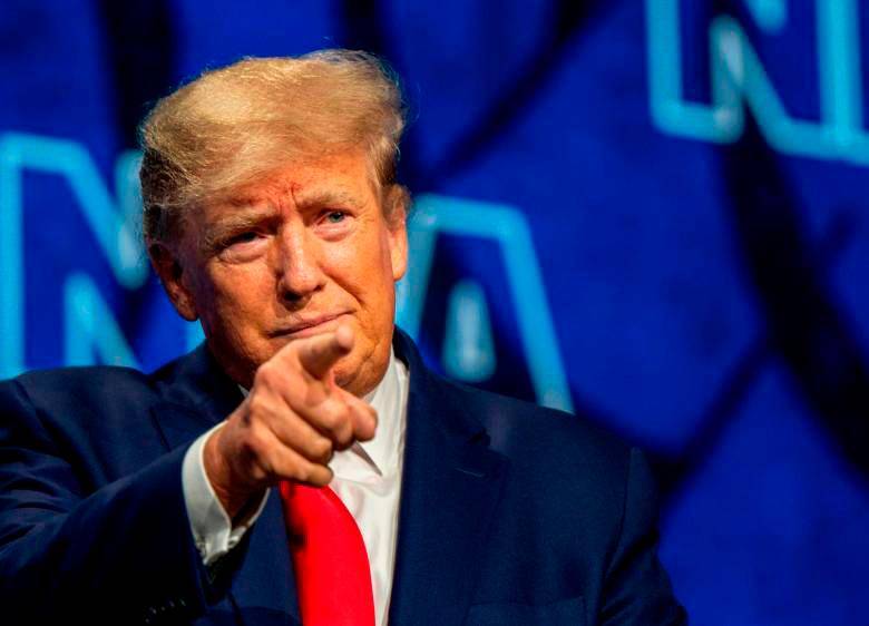 Trump y su entorno podrían estar siendo investigados por tres delitos: obstrucción a la Justicia, destrucción de documentos y violación de la ley de espionaje, que acarrean penas de cárcel. FOTO: GETTY
