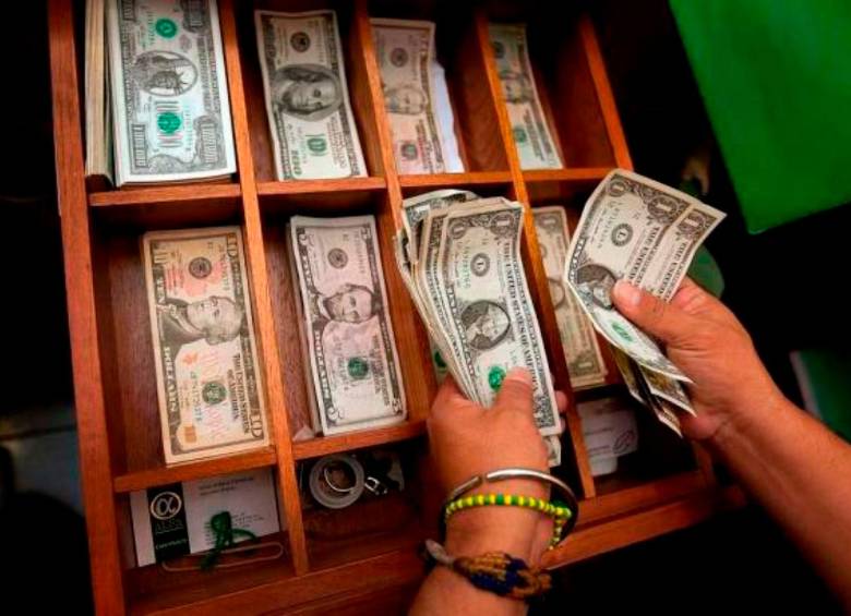 El índice de precios al consumidor subió un 0,4% el mes pasado, después de haber aumentado ese mismo margen en septiembre, según informó el jueves el Departamento de Trabajo. 