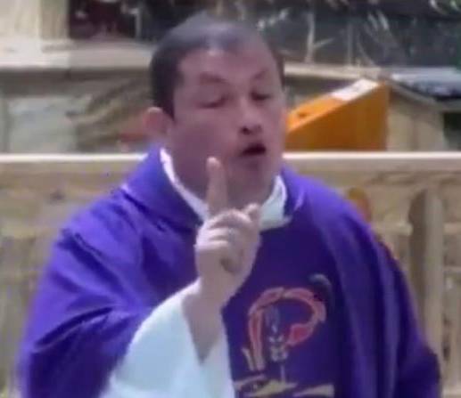 El sacerdote hizo las declaraciones ante una peregrinación paisa. FOTO Captura de video