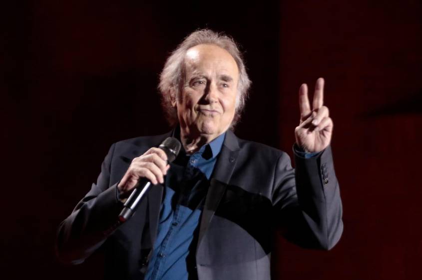 2 horas y media duró el concierto de despedida de Serrat en Medellín. Foto Carlos Velásquez.