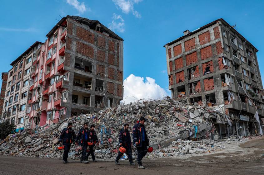 Los últimos dos sismos que se presentaron el lunes 20 de febrero dejaron seis personas muertas. FOTO: EFE
