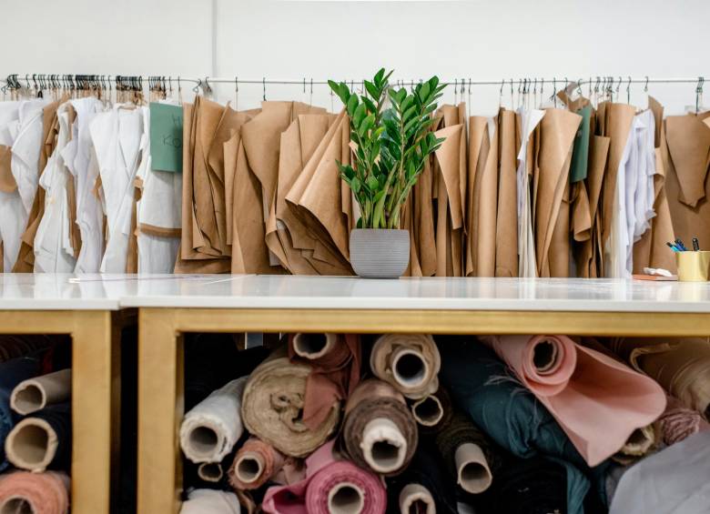 La industria de la moda es la segunda que más contamina en el mundo. Cortesía: Ksenia Chernaya en Pexels 