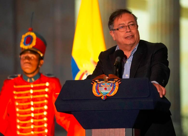 Los congresistas habían estudiado el borrador del PND y a las 6:00 de la tarde del lunes fueron sorprendidos con una nueva versión radicada por el presidente Petro, que contaba con 60 nuevos artículos. FOTO Cortesía Presidencia