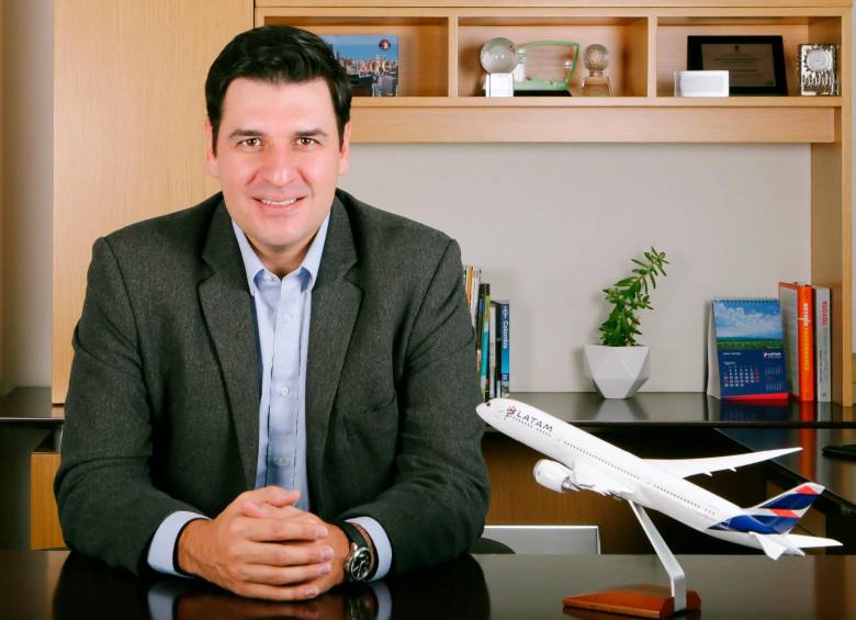 Santiago Álvarez, director ejecutivo de Latam Colombia, destacó que desde Medellín despegan 33 de los 185 vuelos diarios de la compañía en el país. FOTO: COLPRENSA