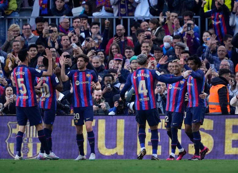 Tras su triunfo ante el Valencia, el Barcelona se acerca al título de la Liga de España. FOTO EFE
