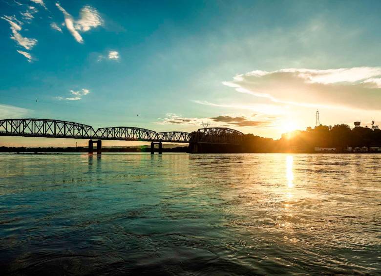 En río Magdalena pasa surcando Puerto Berrío. Foto: Antioquia es Mágica