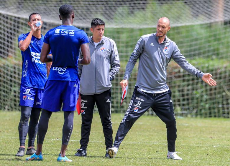 El técnico David González reconoce la falta de resultados, pero tiene fe en que los triunfos llegarán para poner al Medellín en los primeros lugares del campeonato. FOTO Juan Antonio Sánchez 