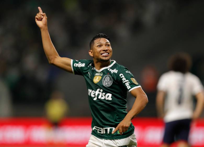 Rony anotó el último gol del partido, que fue una hermosa chilena en el minuto 83. FOTO: EFE
