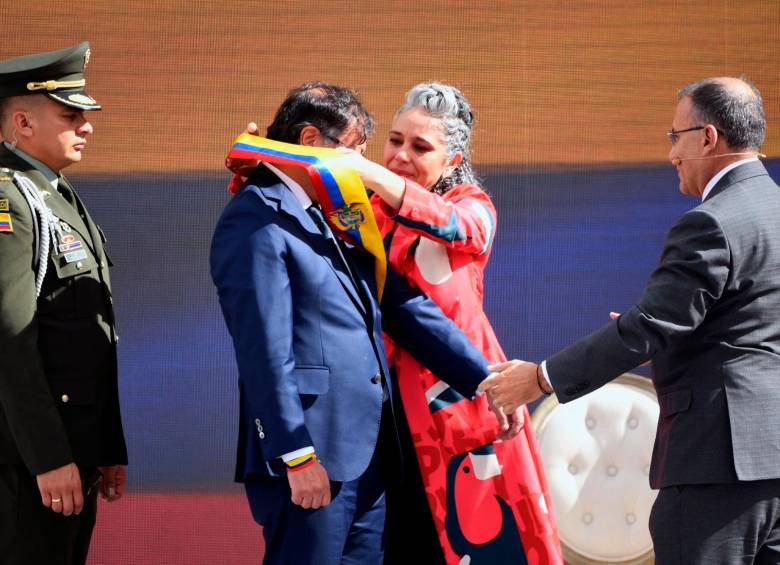 Carlos Pizarro, padre de la cogresista, y Gustavo Petro pertenecieron al M-19. FOTO CORTESÍA 